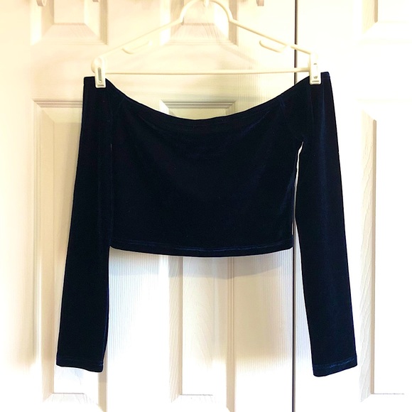 MINKPINK blue velvet off-shoulder crop top - Picture 2 of 8